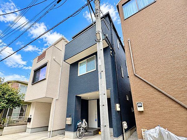 爽やかな青空の下に贅沢なほどに降り注ぐ陽光、豊かな居住性。クオリティが見事に調和した住空間。