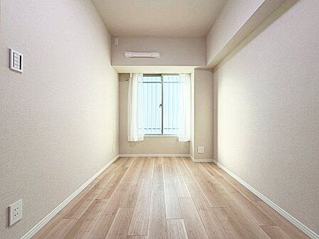 木の温もりがやさしい、フローリングのお部屋です。ゆっくり趣味の時間を楽しめます。