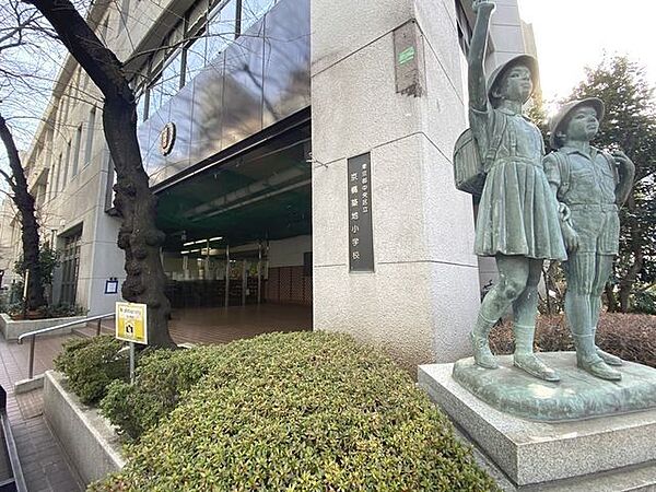 中央区立京橋築地小学校 600m