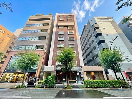 住む人がいつまでも心地良さを感じ続けられる多様な住空間を創造します。 (空の加工を生成AIで行っています。)
