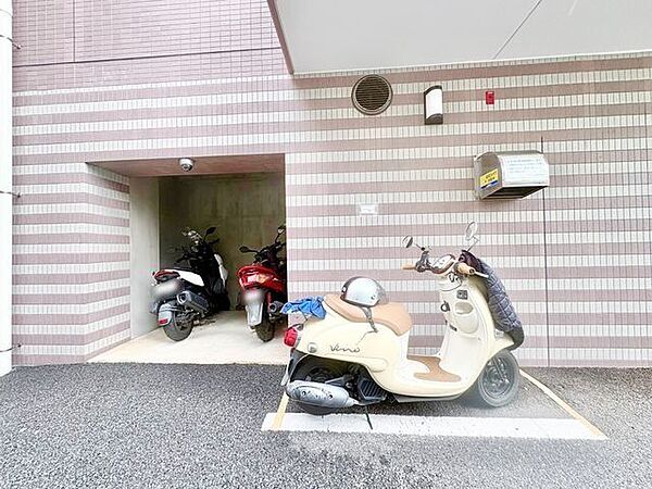 バイク置場。