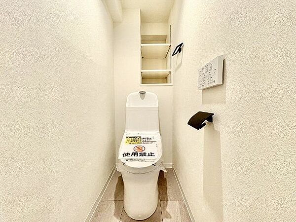 トイレには快適な温水洗浄便座付き