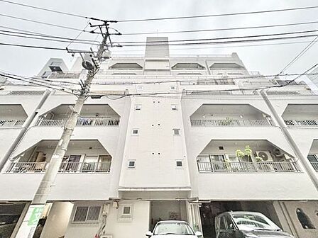 時代と共に変わりゆく街並みと、住む人の変わらない思いを融合。いつまでも誇りに思える住まいへ。