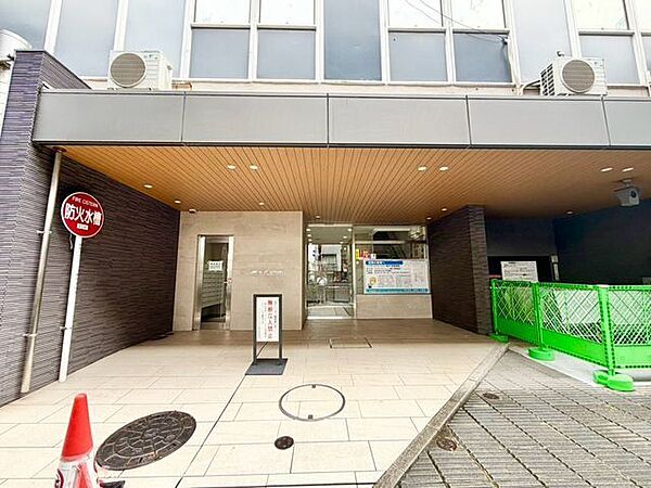 外と内をつなぐエントランスは、まさに顔となる場所。シンプルながらも上質な空間を作り出します。