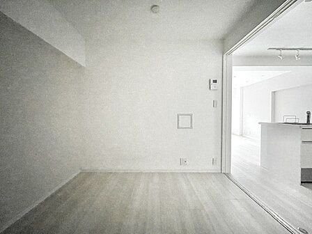 一日の疲れをいやしてくれる主寝室。時を忘れて過ごす場所として過ごせるお部屋。