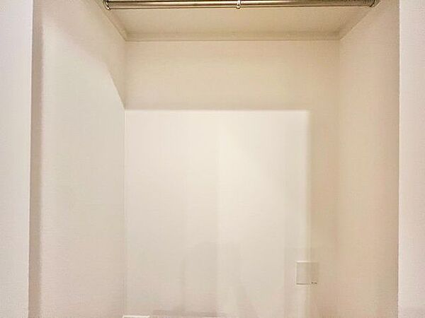 充分な収納スペースを確保。居室内に余計な家具を置く必要がないので、シンプルですっきりとした暮らし。