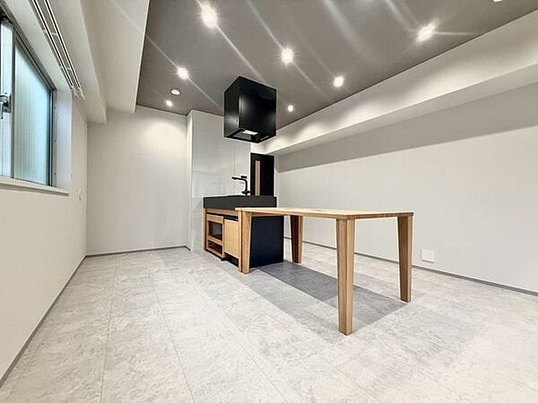洗練された内装の住空間。伸びやかな空間のなかで、ゆったりとしたひとときを過ごせます。