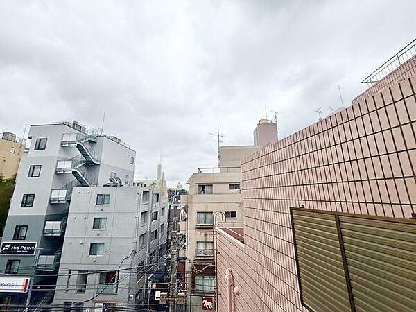 バルコニーに出た時には、頬をなでる優しい風を感じることが出来ます。つい深呼吸をしたくなる眺望です。