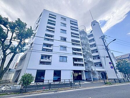 静かに時を刻むヴィンテージマンション。ゆとりある日々は、この美しい住まいから。