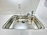 キッチン：キレイなお水がいつでも、安心して飲める浄水器内蔵型水栓付き。