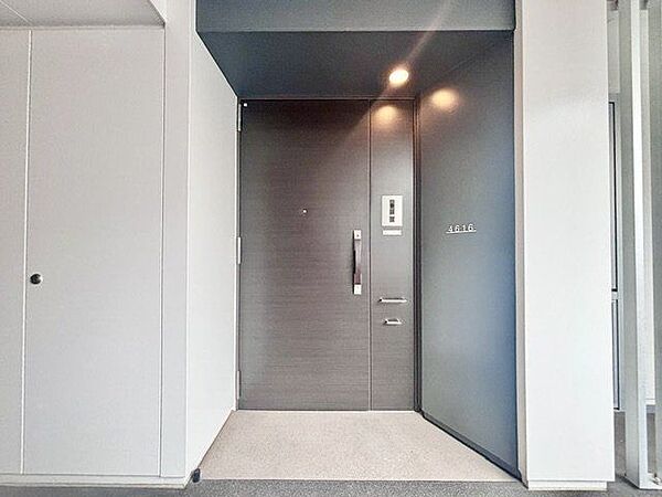 玄関はお家の顔としてすっきりとした素敵な空間に。印象のよい玄関は爽やかな住まいへの入り口です。