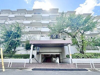 外観:住まう方々が歳月をかけて育んだ豊かな歴史を感じるマンション。気品溢れる佇まいが暮らしを素敵に変える。 外観:住まう方々が歳月をかけて育んだ豊かな歴史を感じるマンション。気品溢れる佇まいが暮らしを素敵に変える。