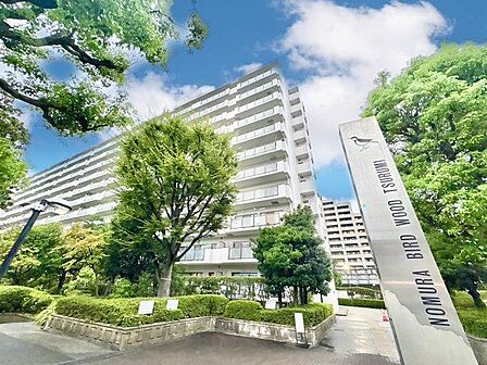 住まいは明日へのエネルギーを養うオアシスだとすれば、元気のでる存在でなければなりません。（空の加工を生成AIで行っています）