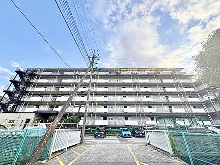 時代と共に変わりゆく街並みと、住む人の変わらない思いを融合。いつまでも誇りに思える住まいへ。