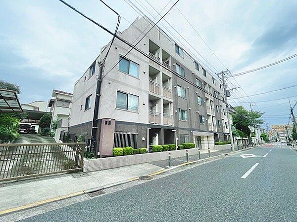 穏やかな住環境と充実の生活利便性を備えたこの地で誇りに思える住まいを実現。