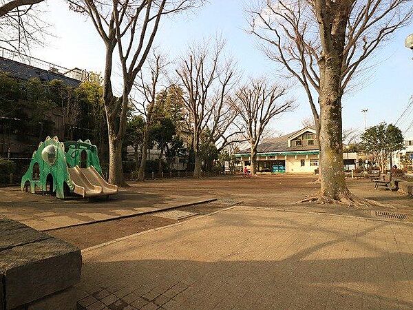 世田谷区立森の公園 150m