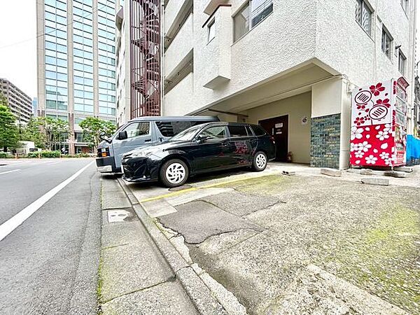 敷地内駐車場。
