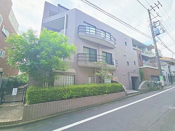 休日にショッピングを愉しんだり、美味しいものを食べたり、そんな彩りある暮らしが享受できる立地です。
