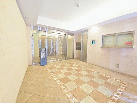 エントランスのお手入れが行き届き、共用部分がキレイでした。資産価値を高める部分としては重要です。