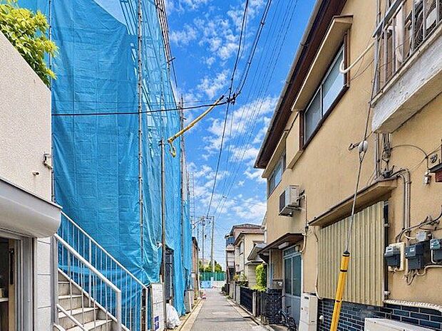 思い描いた暮らしをこの地で実現。快適で贅沢な暮らしをお楽しみいただけます。(空の加工を生成AIで行っています)