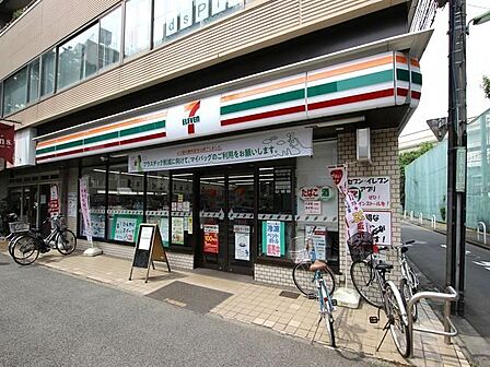 セブンイレブン世田谷上北沢店 190m