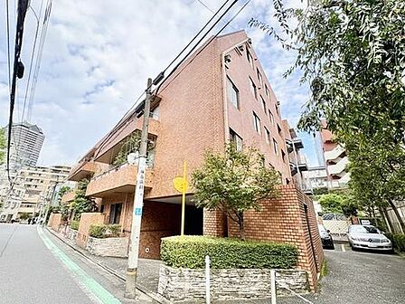 永く大切に住まわれてきた風格があります。いつまでも誇りに思える住まいへ。
