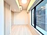 洋室：一日の中で多くの時間を過すことになる住まいだからこそ、いつも穏やかな空間であるように心掛けています。