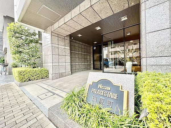 エントランスは、まさに顔となる場所。満ち足りたプライベートシーンへと誘う気品があります。