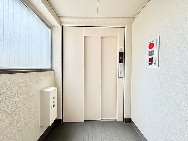 エレベーター完備。
