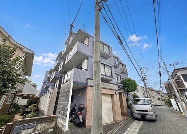 流行に左右されず、将来にわたって価値が継続する上質な佇まい。（空の加工を生成AIで行っています）