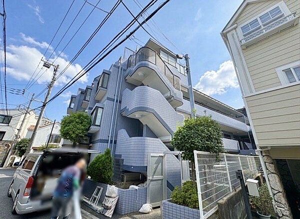 都心部の多彩な生活利便性を享受できる立地。充実のアーバンライフを愉しめます。（空の加工を生成AIで行っています）