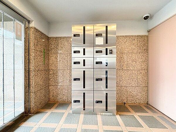 宅配ボックス完備。お仕事やお出かけで荷物が受け取れない時も大変便利です。