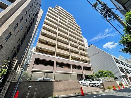常にトレンドを発信し続ける表参道や渋谷が生活エリアの贅沢な立地。(空の加工を生成AIで行っています)