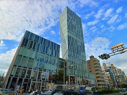 紀ノ国屋インターナショナル青山店 650m