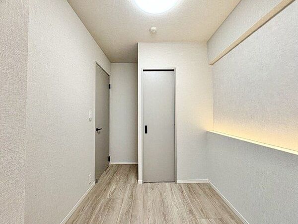 インテリアを合わせやすい飽きのない空間。お気に入りのアイテムで満たしてください。