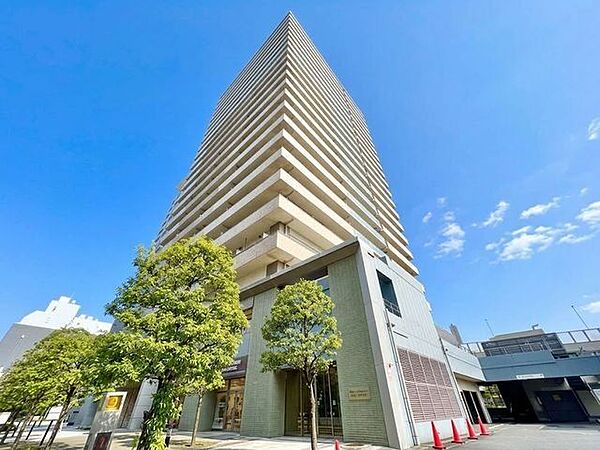 デザイン性と機能性が融合。充実のアーバンライフを愉しめます。（空の加工を生成AIで行っています）
