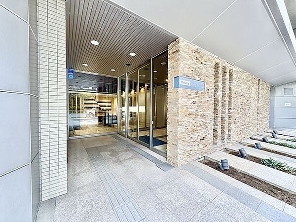都心の洗練された暮らしになじむ、美しいエントランス空間。