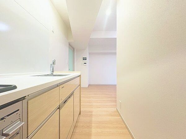 毎日をもっと軽やかに、キッチンワークをもっと効率的に。人に寄り添った美しい道具、使いこなす楽しみも。