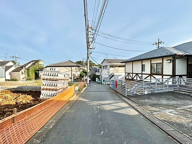 車での移動が多い場合は幹線道路へのアクセスのしやすさは重要。スムーズに駐車できるかもご確認ください。