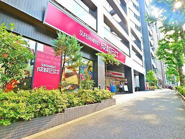 成城石井西麻布店 800m