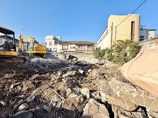 暖かい光が差し込む明るい居住空間です。風通しも優れているため過ごしやすい環境です。