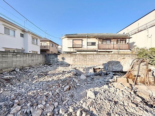 暖かい光が差し込む明るい居住空間です。風通しも優れているため過ごしやすい環境です。