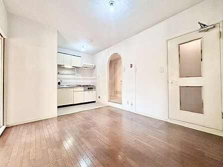 ここにはみんなが集い、食事と楽しい会話が始まる。そんな束の間の幸せを感じさせてくれる場所でありたい。
