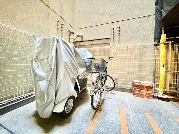 敷地内駐輪場。