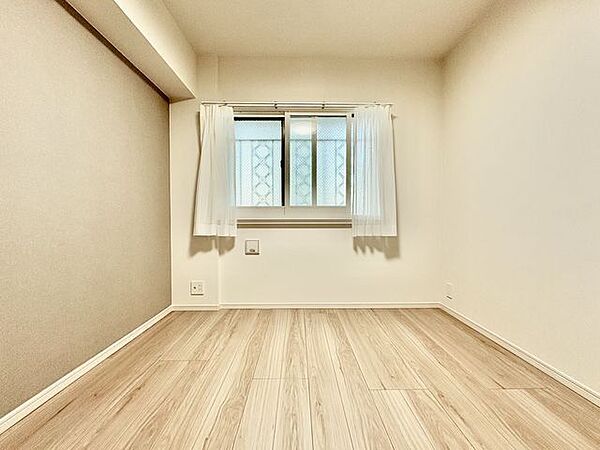 一日の疲れをいやしてくれる主寝室。時を忘れて過ごす場所として過ごせるお部屋。