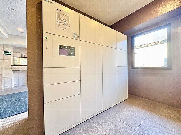 荷物をスムーズに受け取ることができる宅配ボックス完備。