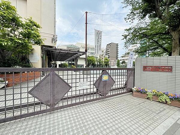 台東区立浅草中学校 1700m