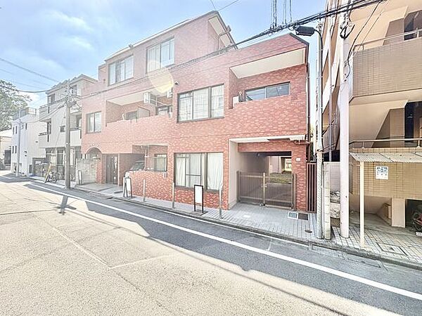時代と共に変わりゆく街並みと、住む人の変わらない思いを融合。いつまでも誇りに思える住まいへ。
