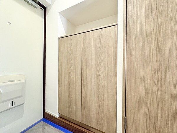 玄関横にシューズボックスがついているので、片付いた玄関がキープできます。