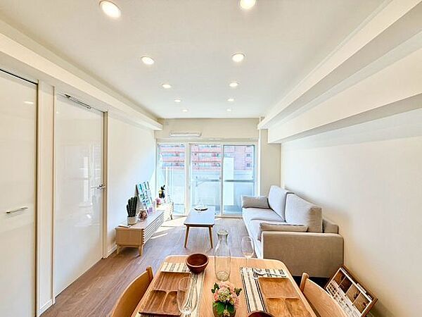 吹きぬける風を感じながら爽やかで風通しの良い暮らし。心に余裕をもたらす快適住戸。
